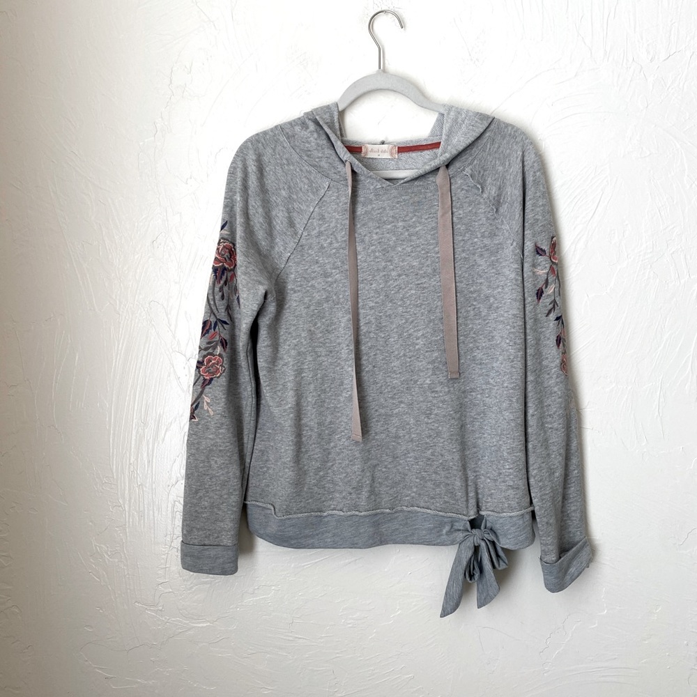 Altar’d State embroidered hoodie▪️size M